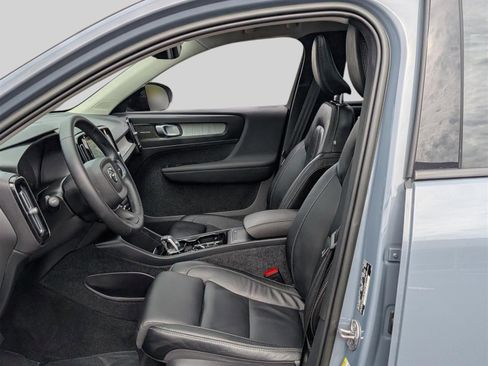 Used 2023 Volvo XC40 B5 Ultimate image 18