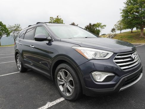 Used 2015 Hyundai Santa Fe GLS image 3
