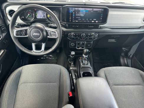 Used 2025 Jeep Wrangler Unlimited Sahara AWD/4WD image 12