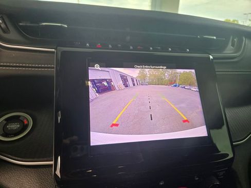 Used 2023 Jeep Grand Cherokee L Laredo image 12