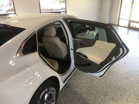Used 2020 Chevrolet Malibu LT w/ Leather Package FWD image 18