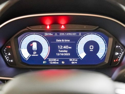 Used 2023 Audi Q3 2.0T Premium w/ Convenience Package image 16