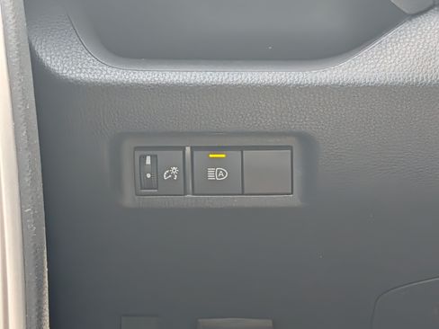 Used 2024 Toyota RAV4 XLE AWD/4WD image 26