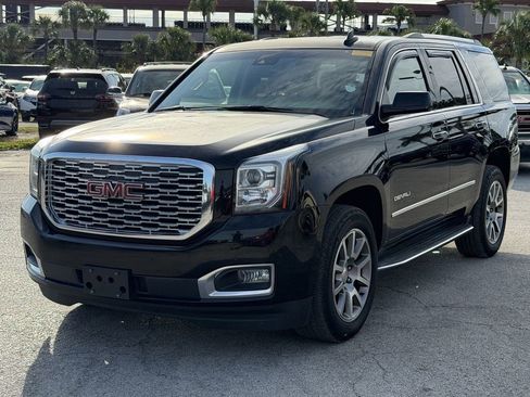 Used 2018 GMC Yukon Denali AWD/4WD image 9