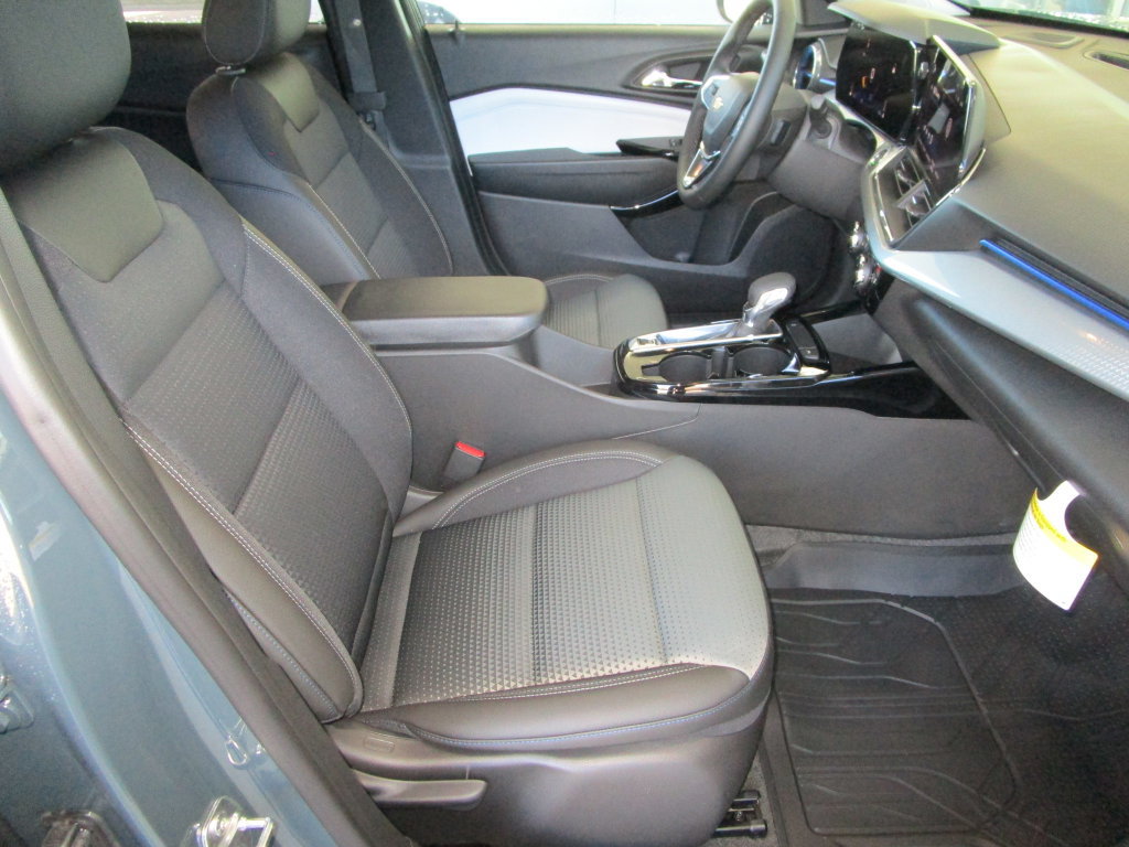 New 2026 Chevrolet Trax LT w/ LT Convenience Package FWD image 25
