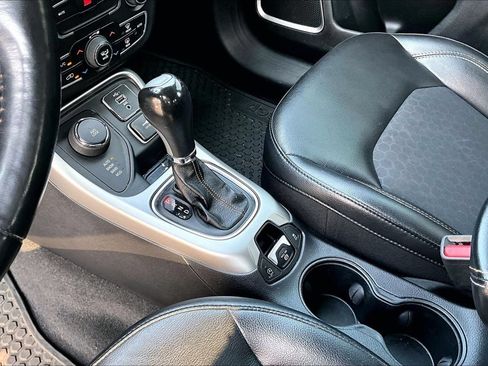 Used 2019 Jeep Compass Latitude w/ Popular Equipment Group AWD/4WD image 34