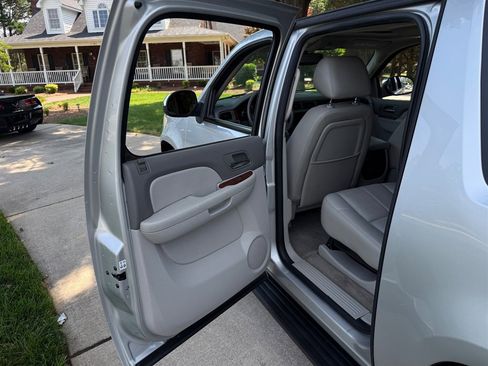 Used 2010 Chevrolet Avalanche LT w/ Luxury Package RWD image 47