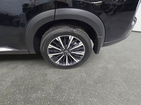 New 2026 Nissan Pathfinder Platinum FWD image 32