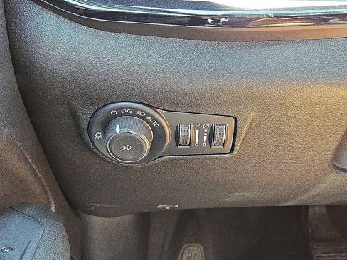 Used 2025 Jeep Compass Trailhawk AWD/4WD image 26