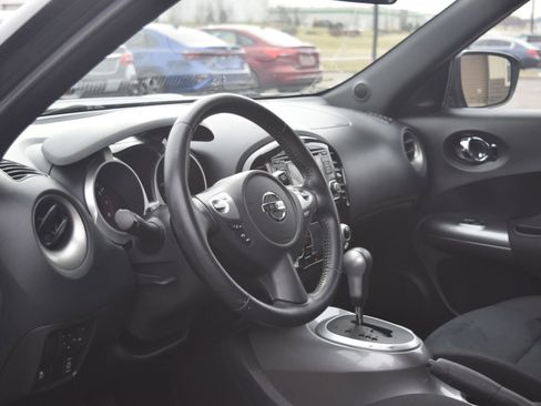Used 2016 Nissan Juke SV image 5