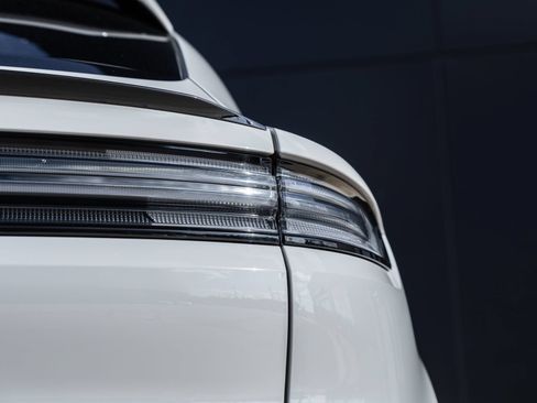 Certified 2024 Porsche Cayenne Coupe AWD/4WD image 15