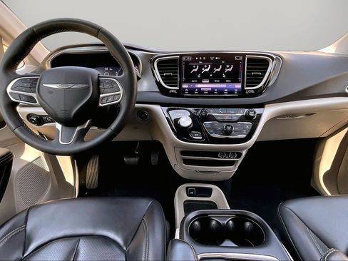 Certified 2023 Chrysler Pacifica Touring-L FWD image 15