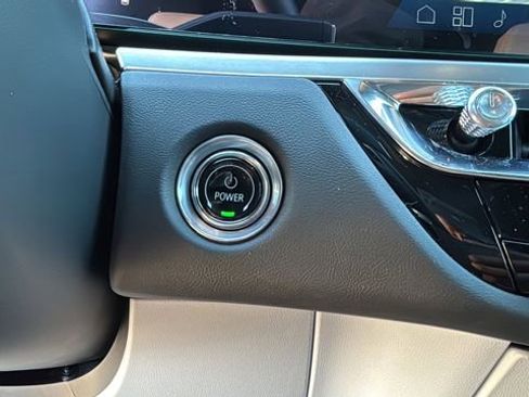 Used 2025 Cadillac Lyriq Sport image 29