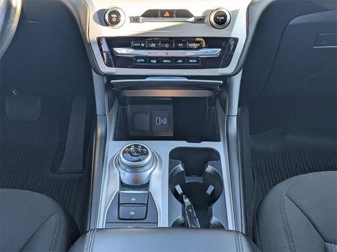 Used 2022 Ford Explorer XLT image 19
