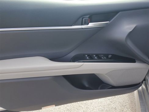 Used 2018 Toyota Camry LE image 16