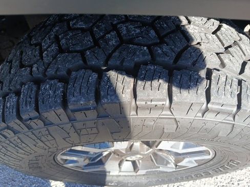 Used 2018 Toyota Tacoma TRD Off-Road image 12