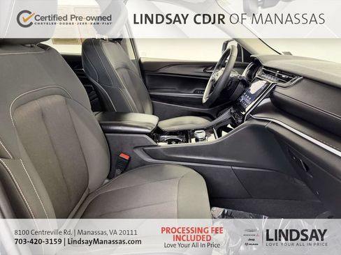 Used 2023 Jeep Grand Cherokee Laredo AWD/4WD image 16