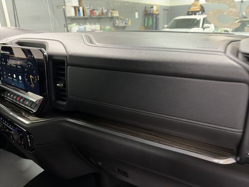 Used 2025 Chevrolet Silverado 1500 LT image 32