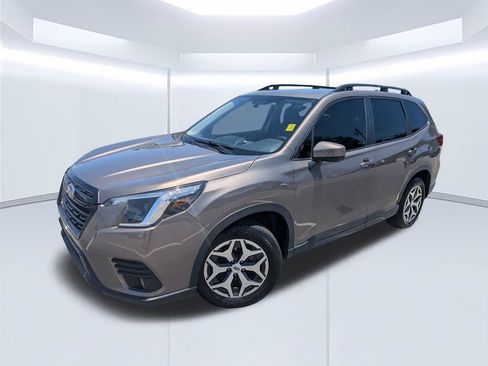Used 2023 Subaru Forester Premium AWD/4WD image 1