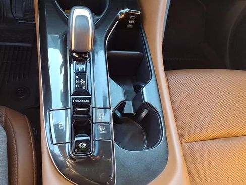 Used 2025 Toyota Crown Signia w/ Advanced Technology Package image 13