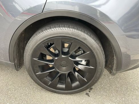 Used 2024 Tesla Model Y Long Range RWD image 31