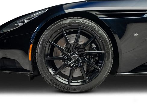 Used 2017 Aston Martin DB11 V12 RWD image 19