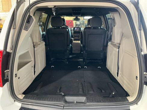 Used 2019 Dodge Grand Caravan SXT FWD image 22