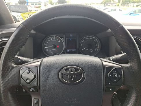 Used 2017 Toyota Tacoma TRD Sport w/ Tow Package (A/T) AWD/4WD image 19