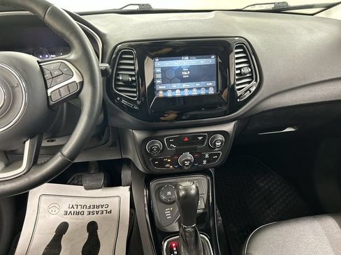 Used 2019 Jeep Compass Latitude AWD/4WD image 18