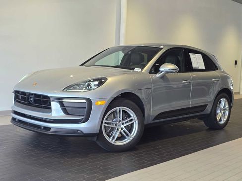 Used 2025 Porsche Macan AWD/4WD image 1