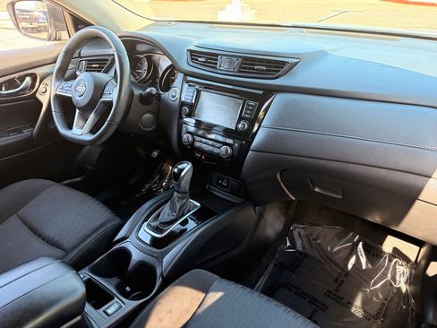 Certified 2020 Nissan Rogue SV FWD image 13