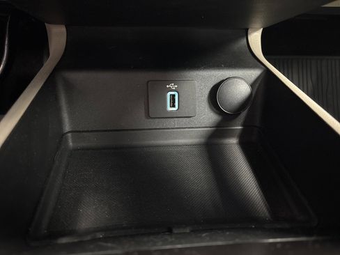 Used 2018 Ford Fusion SE w/ Fusion SE Technology Package image 32