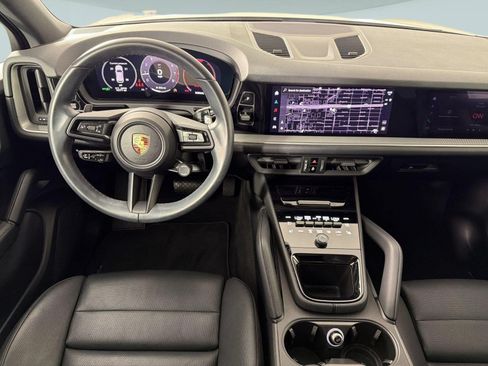 Certified 2024 Porsche Cayenne AWD/4WD image 28