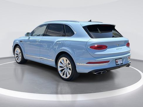 Used 2023 Bentley Bentayga Plug-In Hybrid AWD/4WD image 5