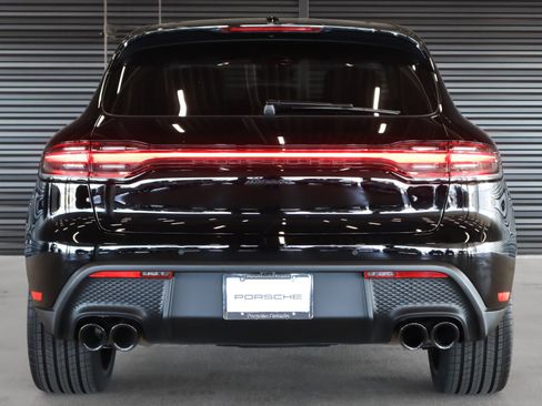 Certified 2025 Porsche Macan image 9