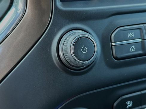 Used 2022 Chevrolet Silverado 1500 High Country w/ Z71 Off-Road Package image 32