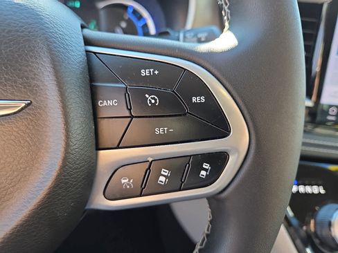 Used 2022 Chrysler Pacifica Touring-L image 23