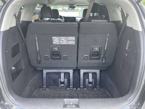 Used 2024 Kia Carnival EX FWD image 12
