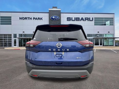 Used 2021 Nissan Rogue SV FWD image 4