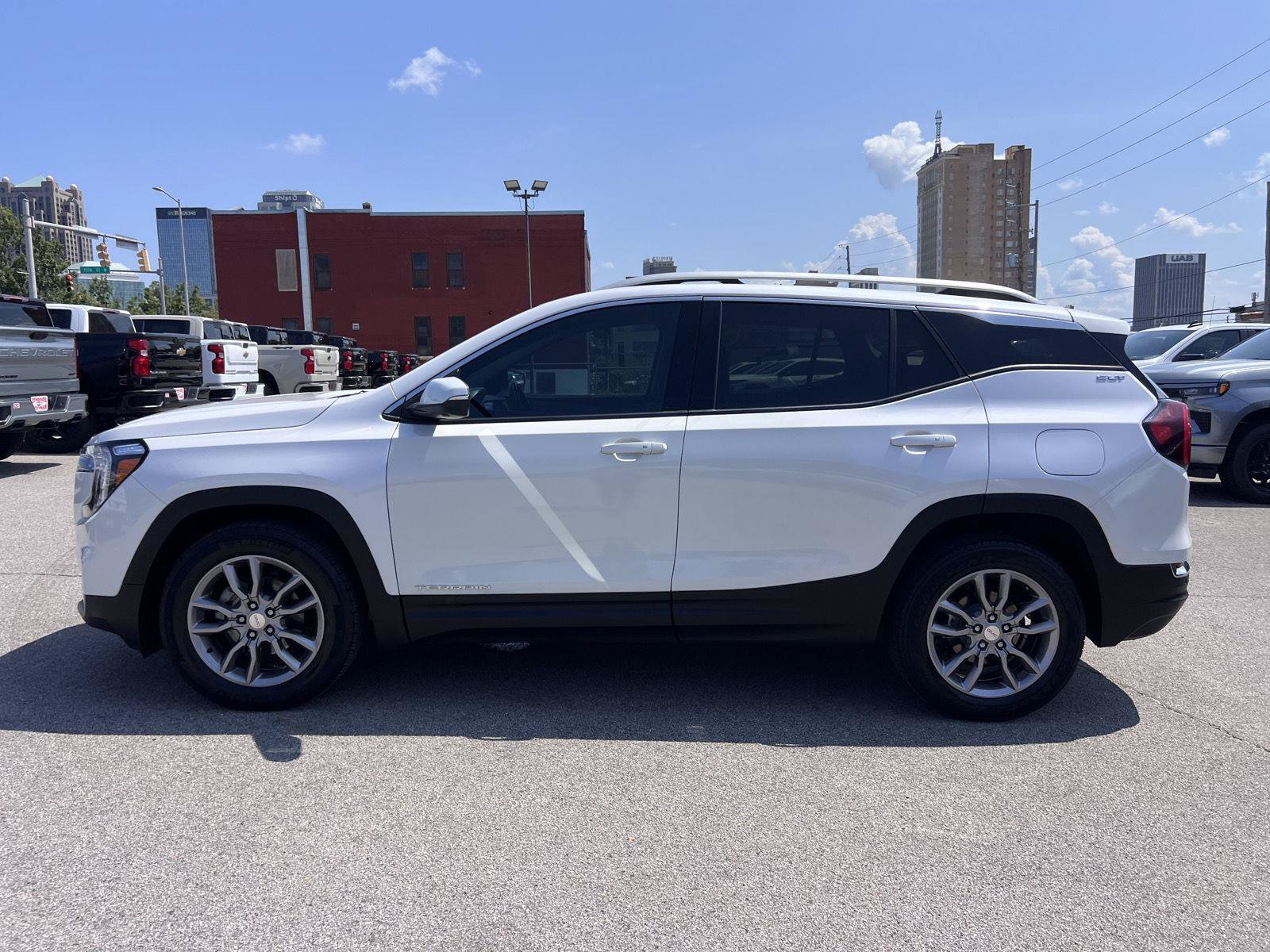 Used 2022 GMC Terrain SLT w/ Tech Package AWD/4WD image 29