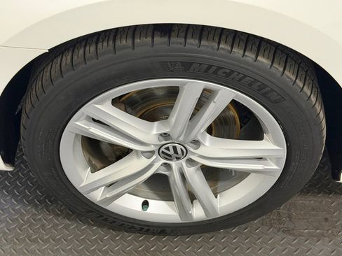 Used 2015 Volkswagen Passat 1.8T SEL Premium image 21