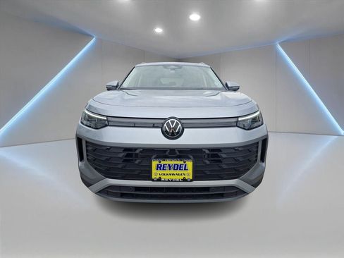 Used 2026 Volkswagen Tiguan SE w/ Panoramic Sunroof Package AWD/4WD image 2