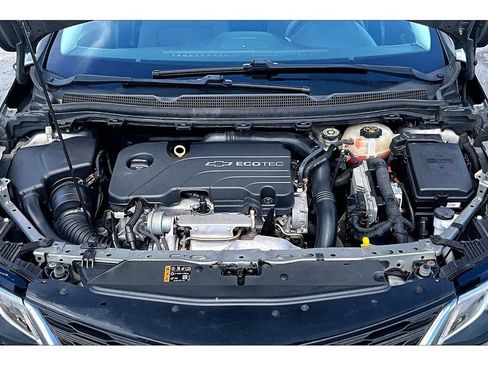 Used 2018 Chevrolet Cruze LT FWD image 12