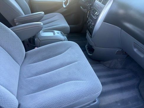 Used 2006 Chrysler Town & Country Touring image 10