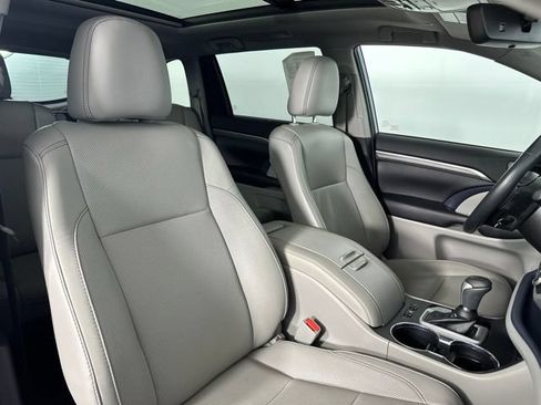 Used 2019 Toyota Highlander Limited Platinum AWD/4WD image 26
