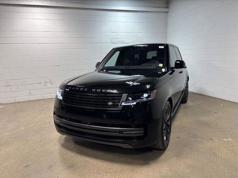 Used 2023 Land Rover Range Rover SE image 2