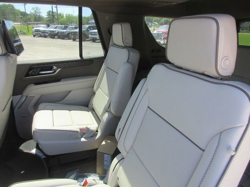 New 2026 GMC Yukon Denali w/ Denali Reserve Package AWD/4WD image 12