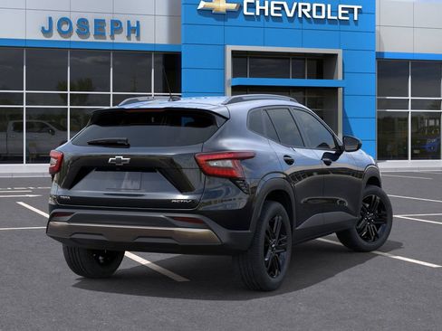 New 2026 Chevrolet Trax ACTIV w/ Sunroof Package FWD image 4