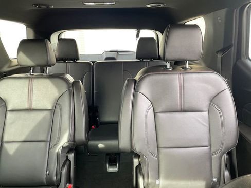 Used 2024 Chevrolet Traverse RS image 41