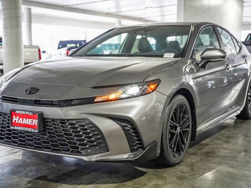 New 2026 Toyota Camry SE image 3